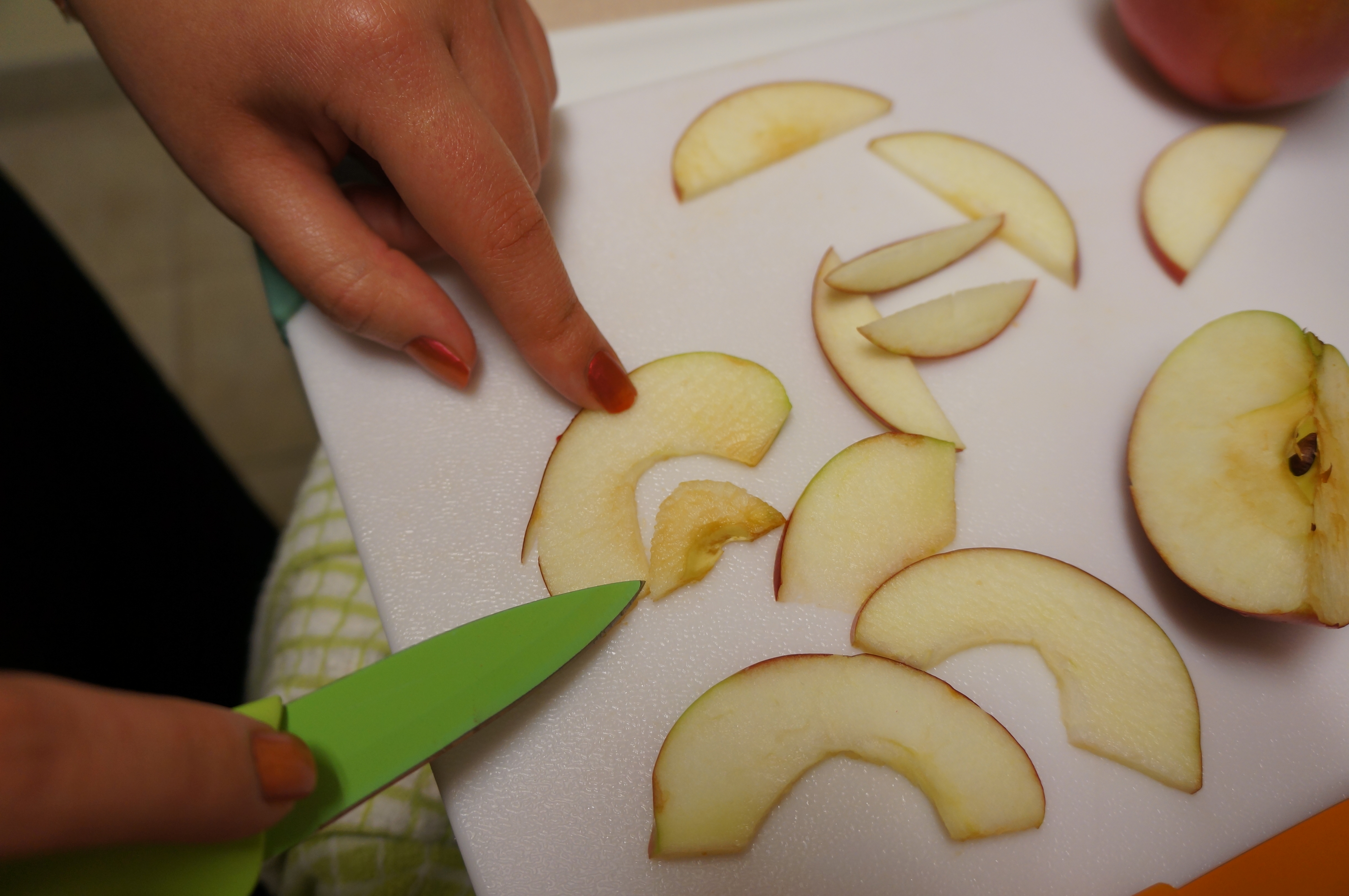 Cutting Apple Cinnamon Chips