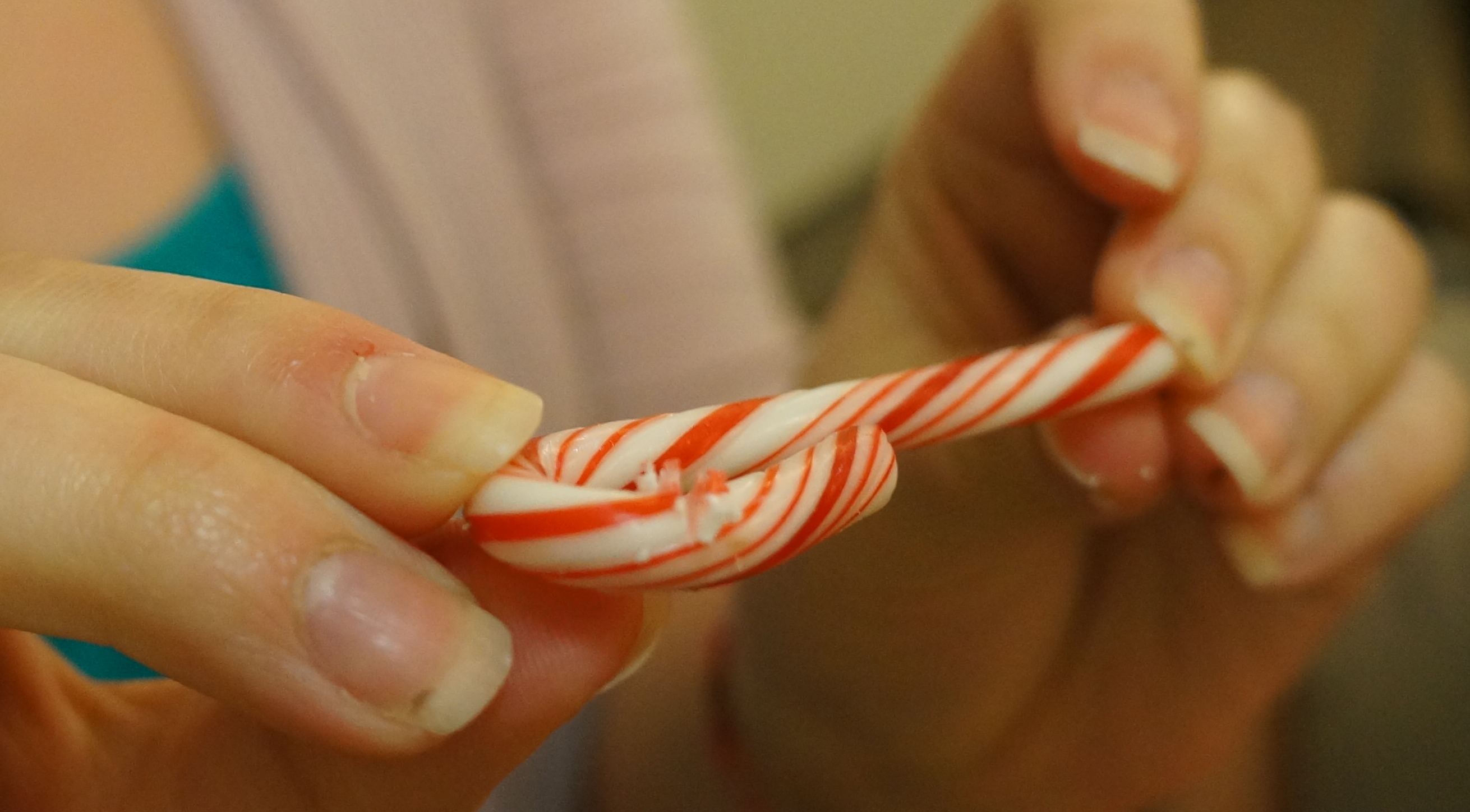 How-to-cut-a-candy-cane