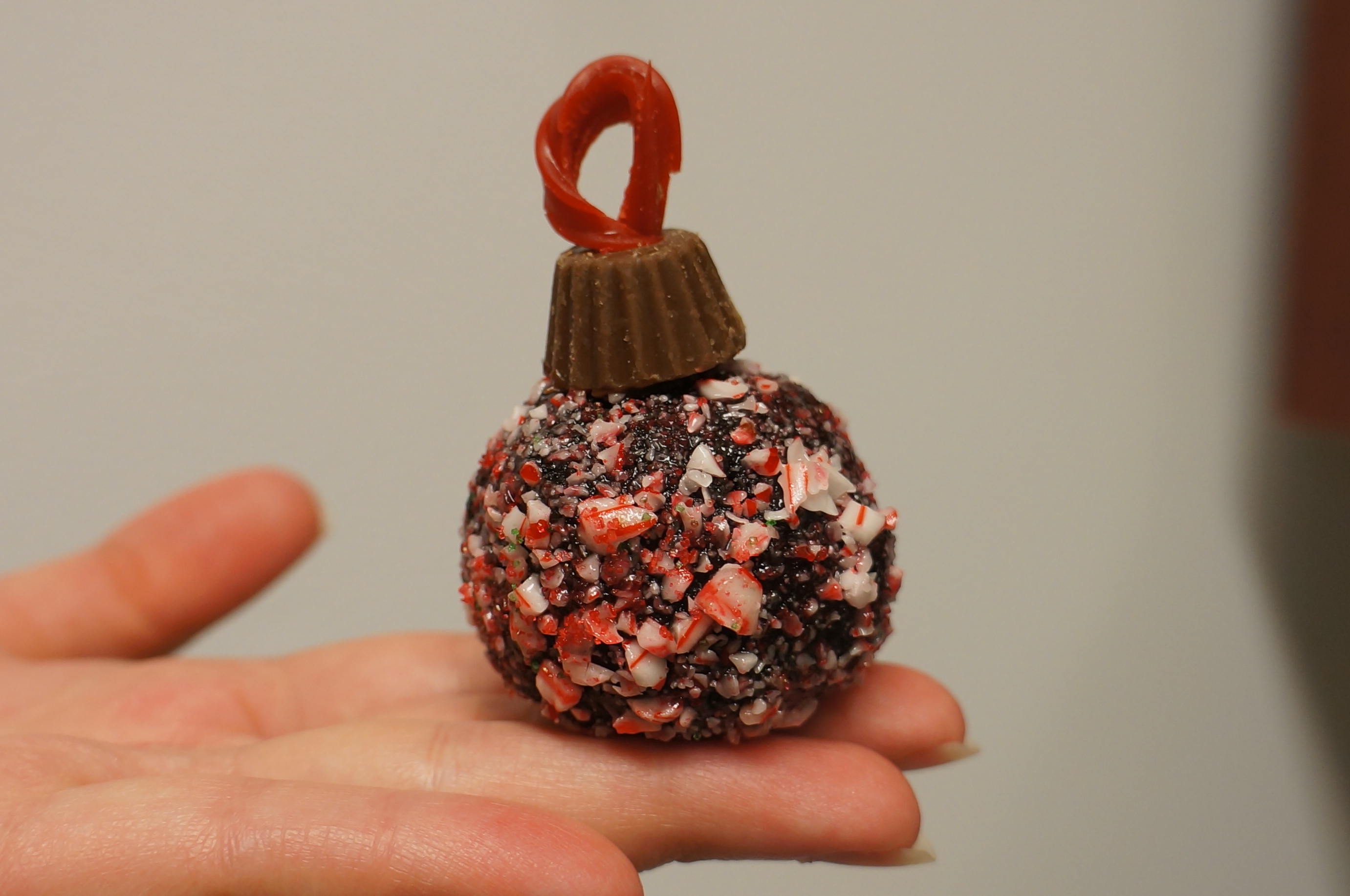 candy-cane-ornament-cake-balls