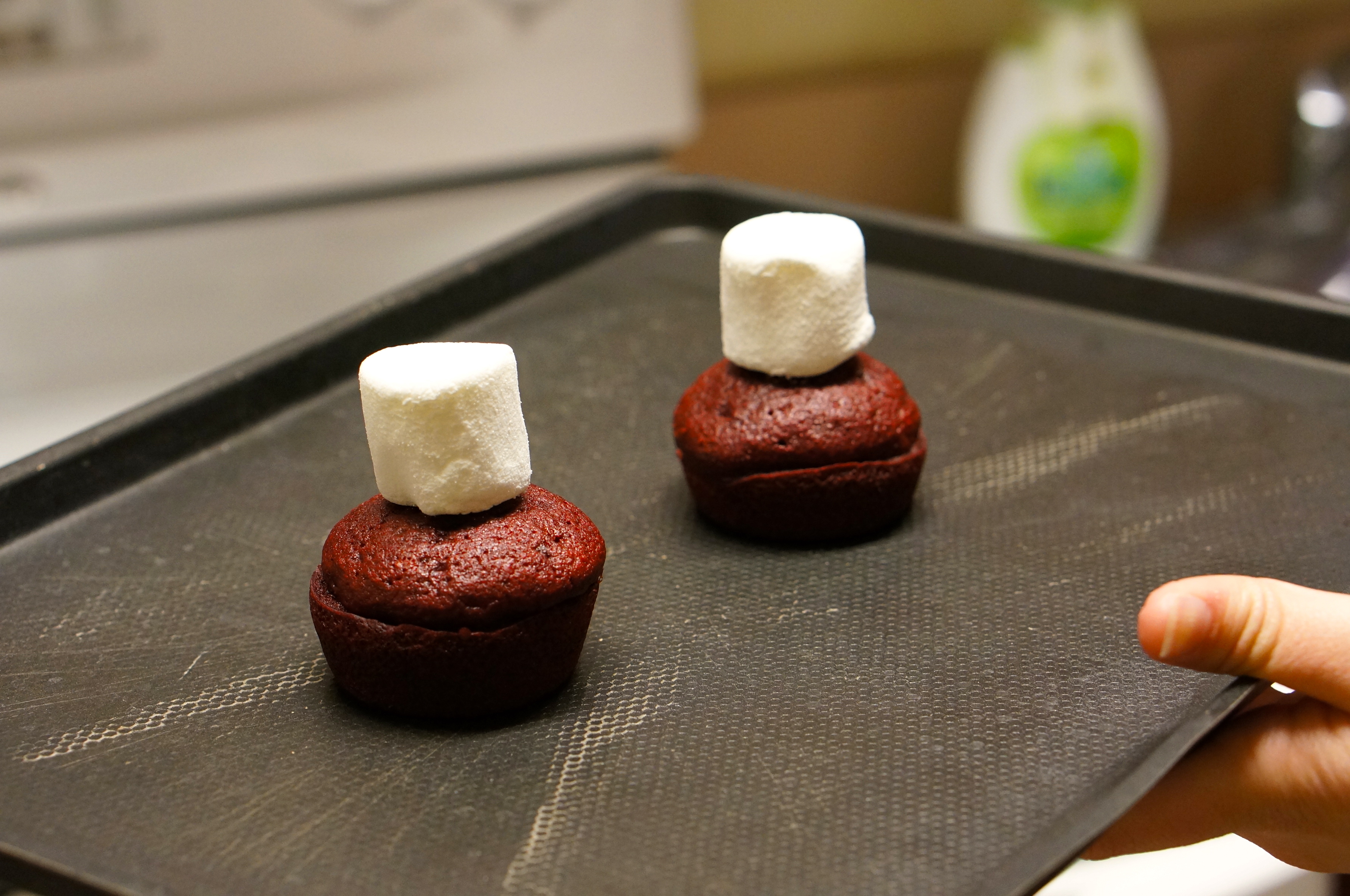 homemade-marshmallow-cupcake-icing