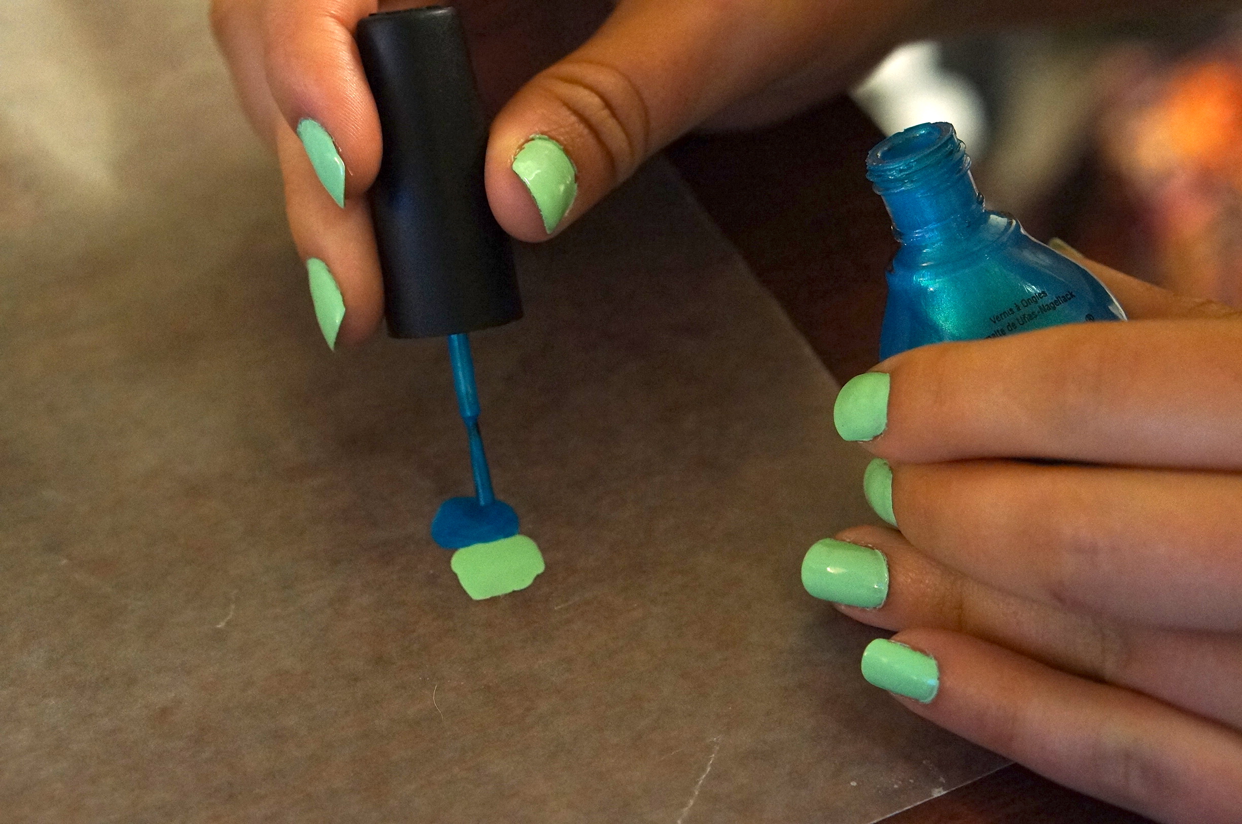 mixing-two-nail-polishes