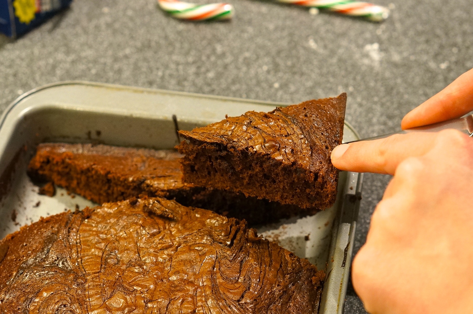 cut brownies like christmas tree